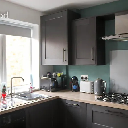 Elwood - Spacious Contemporary From In With Parking *