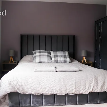 Feriehus Elwood - Spacious Contemporary From In With Parking