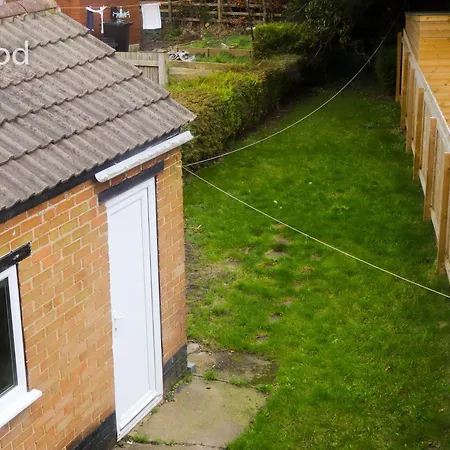 Elwood - Spacious Contemporary From In With Parking *