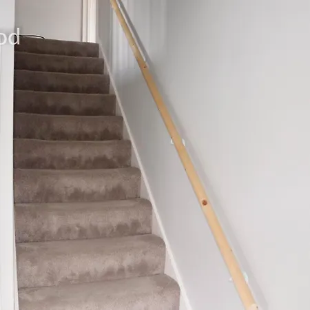 Elwood - Spacious Contemporary From In With Parking * Harrogate