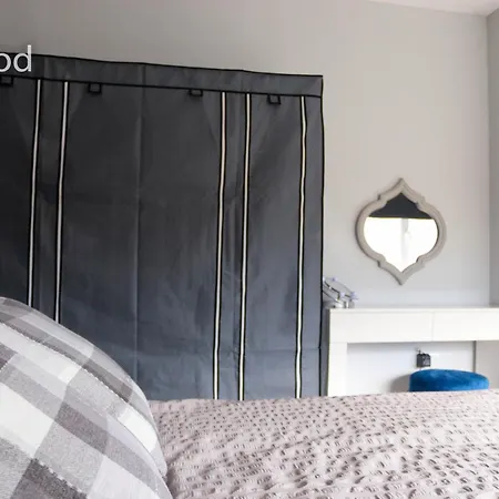 Elwood - Spacious Contemporary From In With Parking