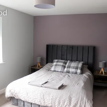 Elwood - Spacious Contemporary From In With Parking Harrogate