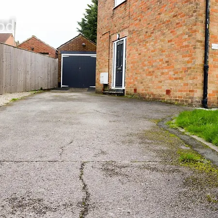 Elwood - Spacious Contemporary From In With Parking *