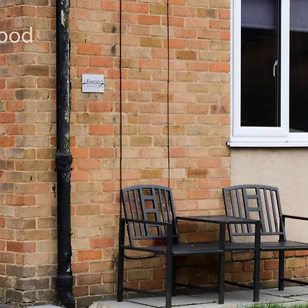 Elwood - Spacious Contemporary From In With Parking Holiday home *