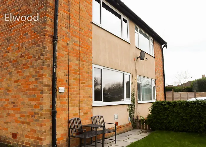 Elwood - Spacious Contemporary From In With Parking