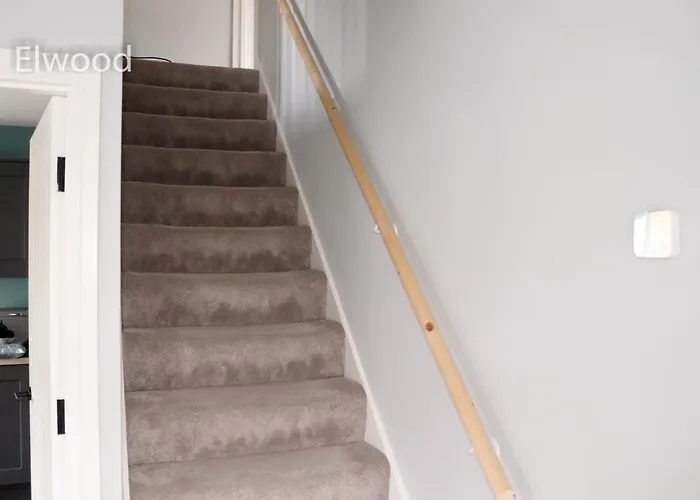 Elwood - Spacious Contemporary From In With Parking * Χαρογκέιτ