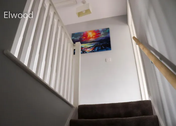 Elwood - Spacious Contemporary From In With Parking * Χαρογκέιτ