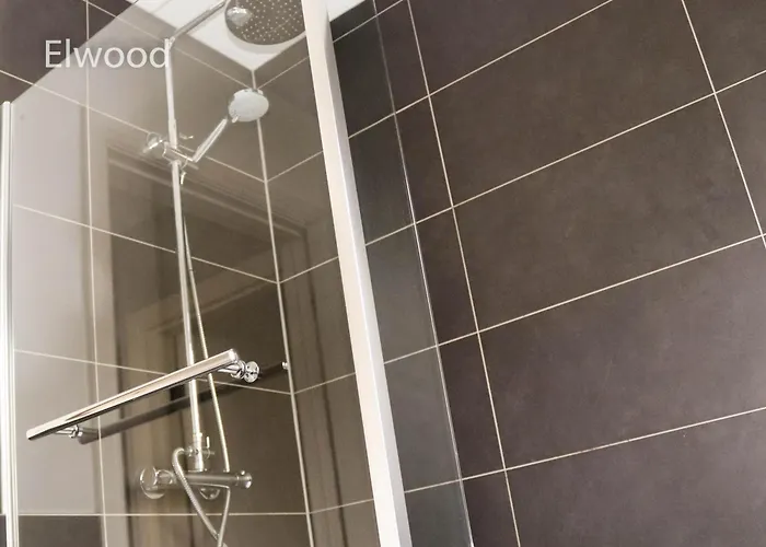 Elwood - Spacious Contemporary From In With Parking * Χαρογκέιτ