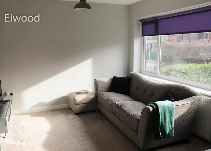 Elwood - Spacious Contemporary From In With Parking *