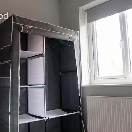 Feriehus Elwood - Spacious Contemporary From In With Parking *