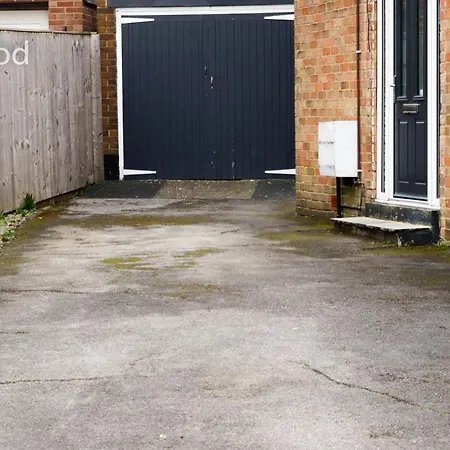 Elwood - Spacious Contemporary From In With Parking Harrogate