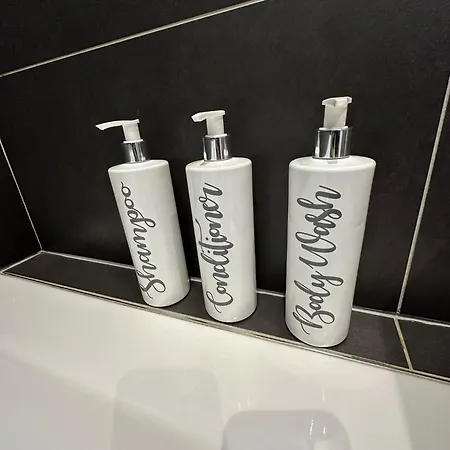 Feriehus Elwood - Spacious Contemporary From In With Parking